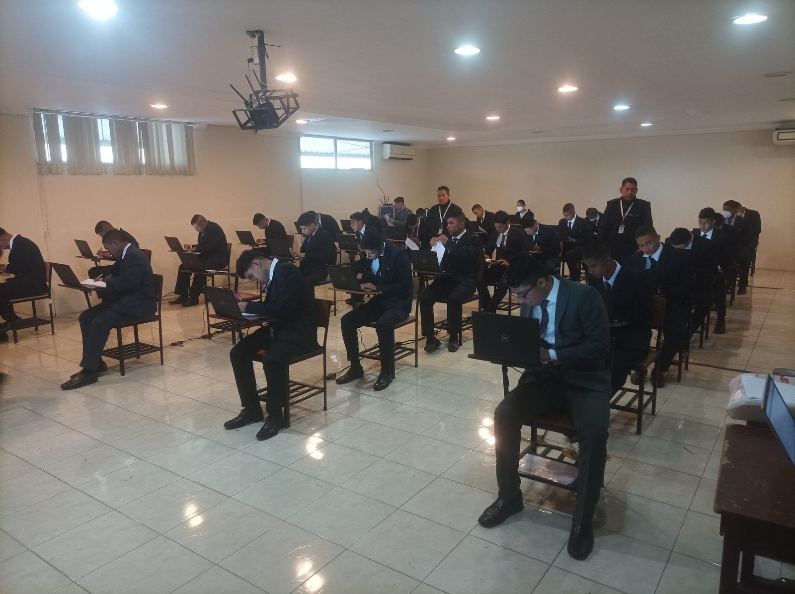 Jornada de evaluación con aspirantes de terno