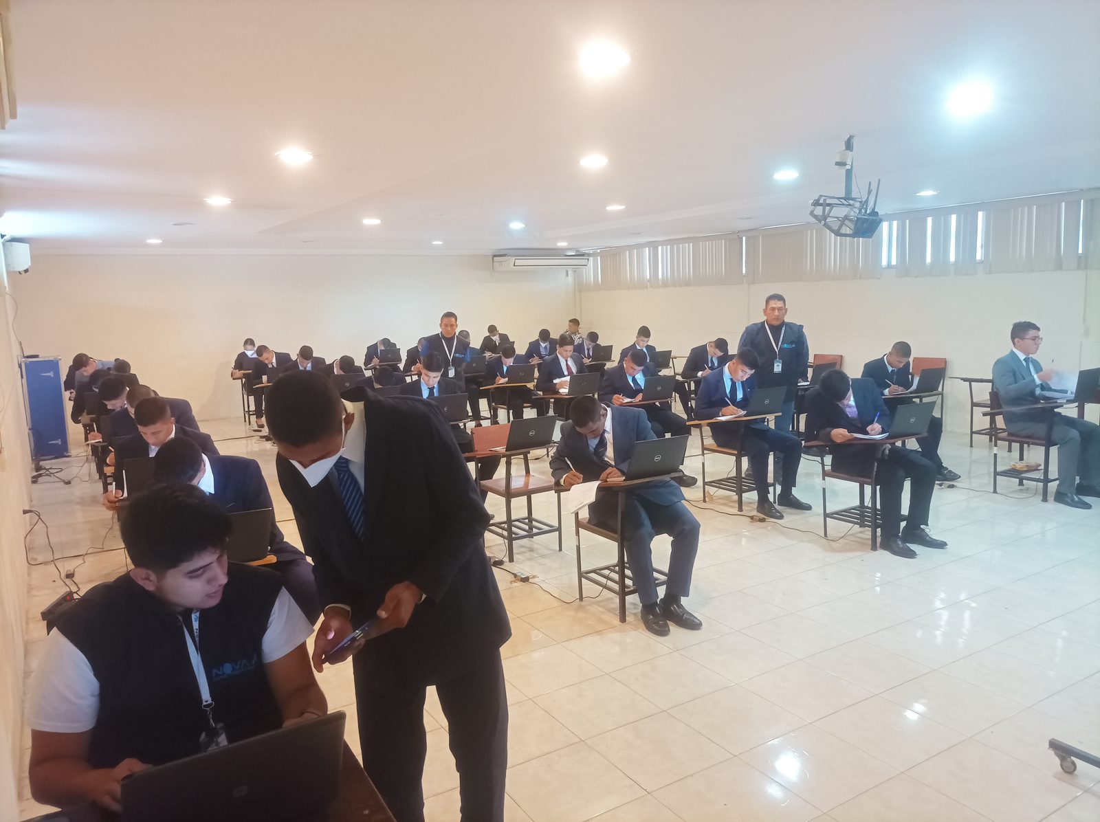 Aplicación de pruebas a los aspirantes de terno